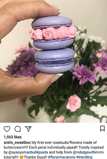 macarons-with-flower-center