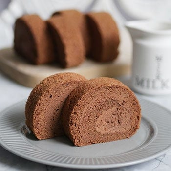 Super Fluffy and Soft Japanese Chocolate Cake Roll