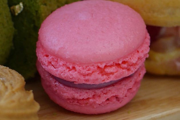 A pink macaron with feet that spreads out. 