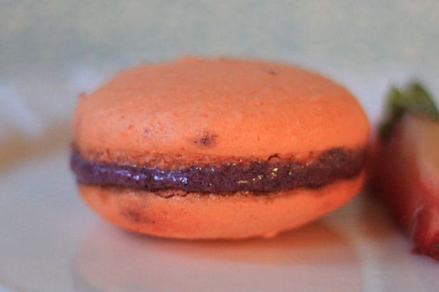 A macaron with no feet. 