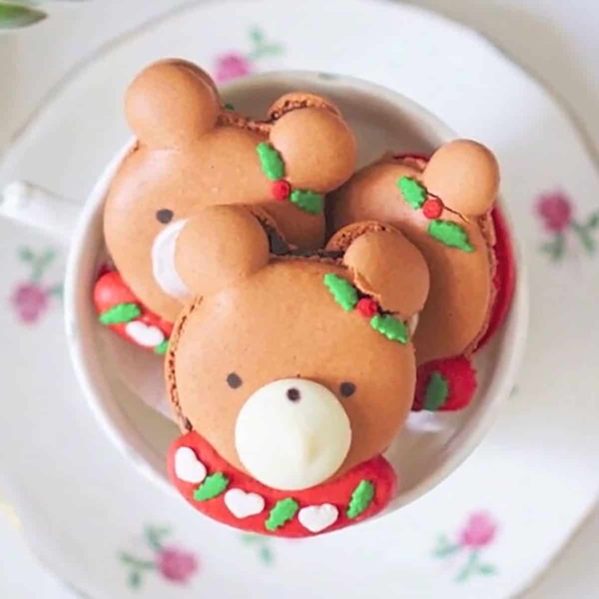 Chocolate Peppermint Macarons with Christmas Bear Template